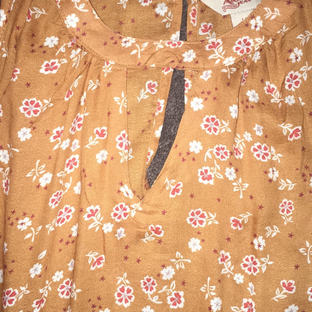 Top - Picture 2 of 2